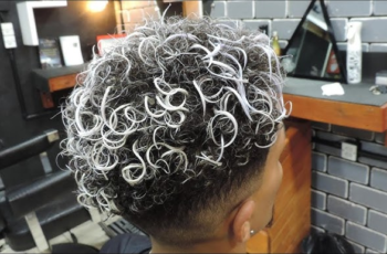 Tendências de Luzes em Cabelo Cacheado Masculino para 2025